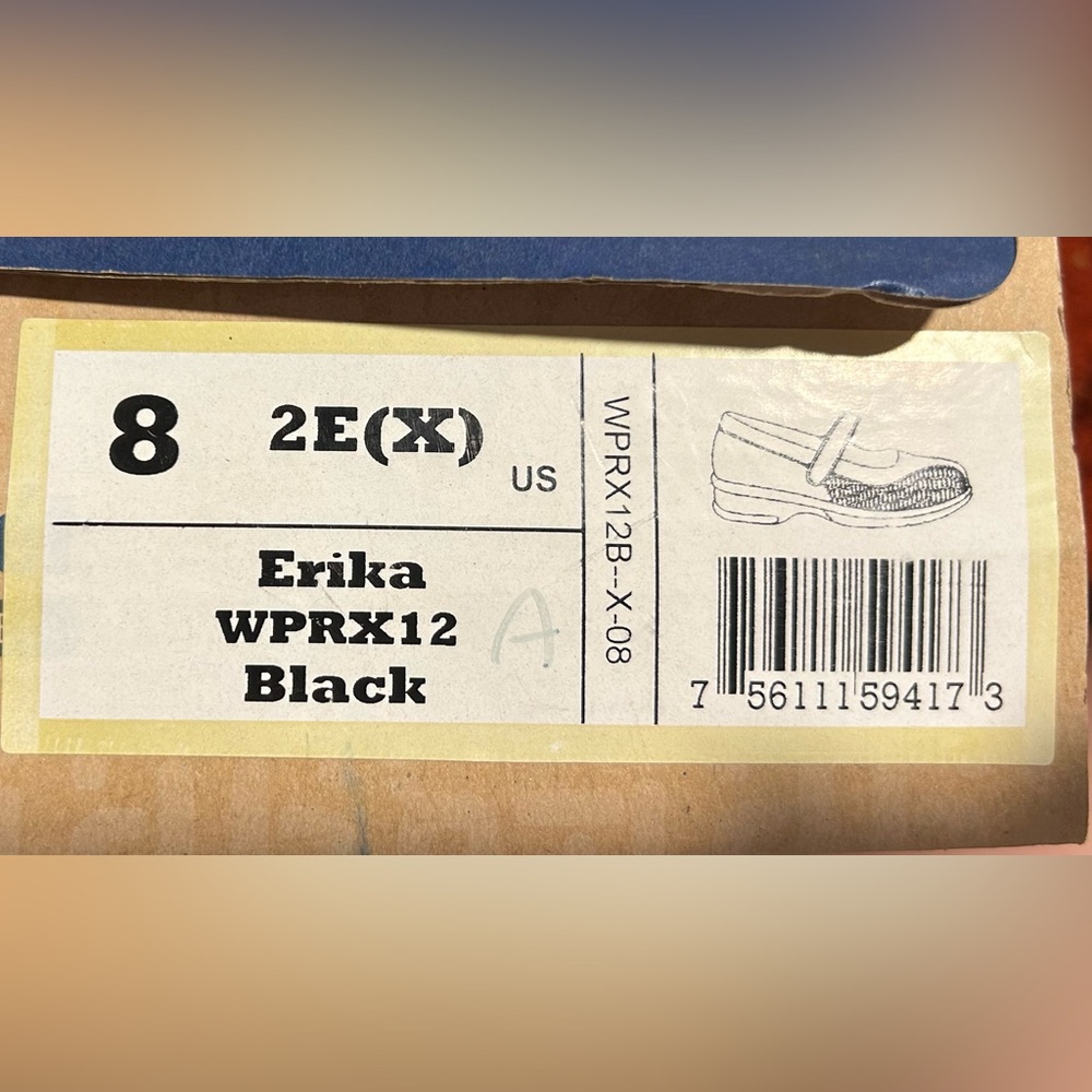 Women’s size 8 Propét “Erika” closed toe sandals in color black - Picture 3 of 3